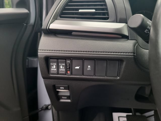 Used 2025 Honda Odyssey Sport-L image 17