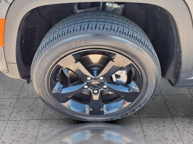 Used 2023 Jeep Grand Cherokee L Laredo AWD/4WD image 6
