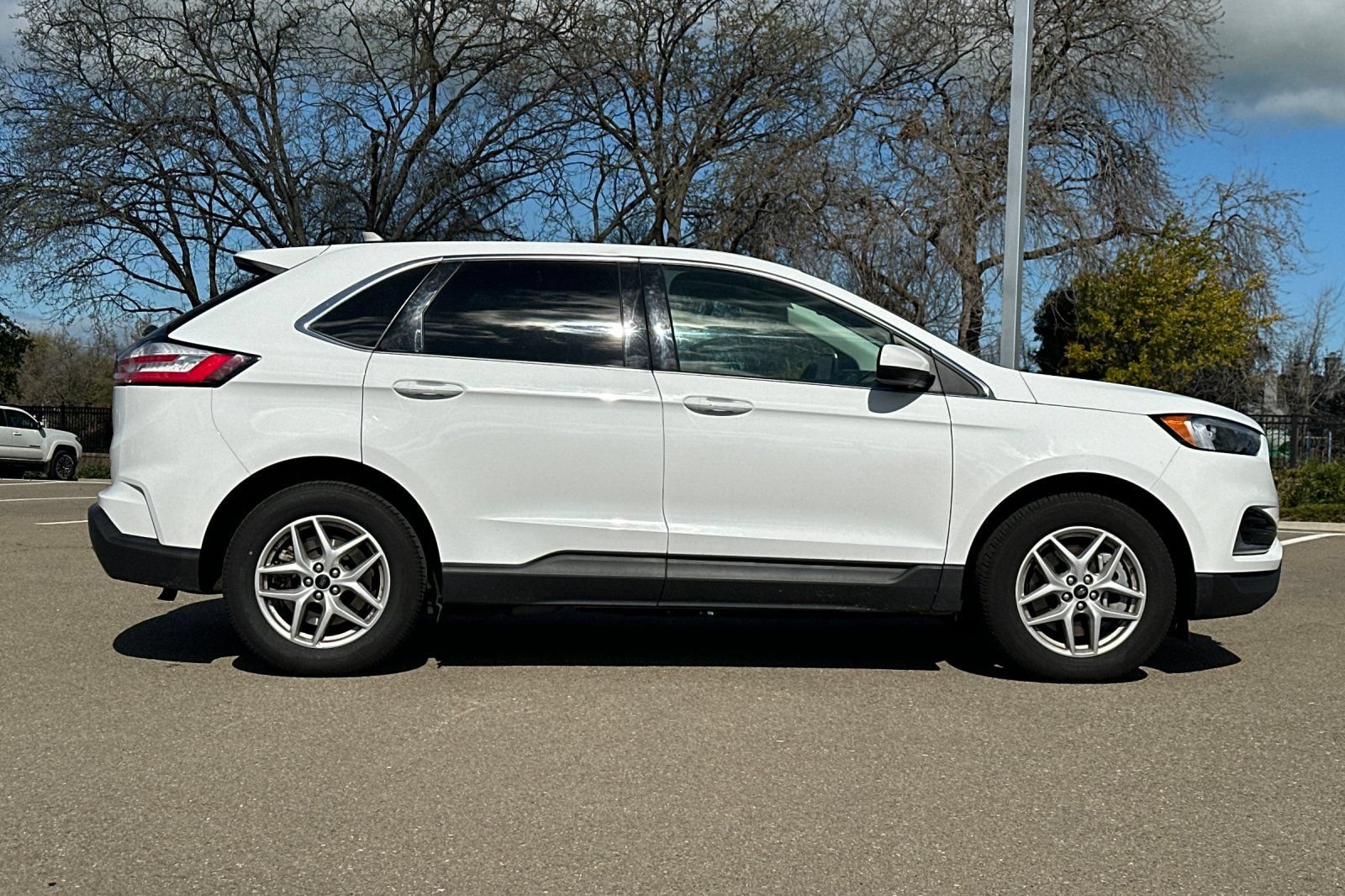 Certified 2024 Ford Edge SEL AWD/4WD image 2