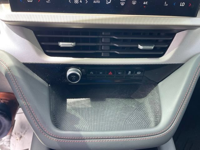 Certified 2025 Ford Explorer Active RWD image 30