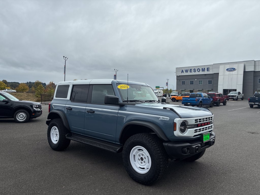 Certified 2025 Ford Bronco Heritage Edition AWD/4WD image 9