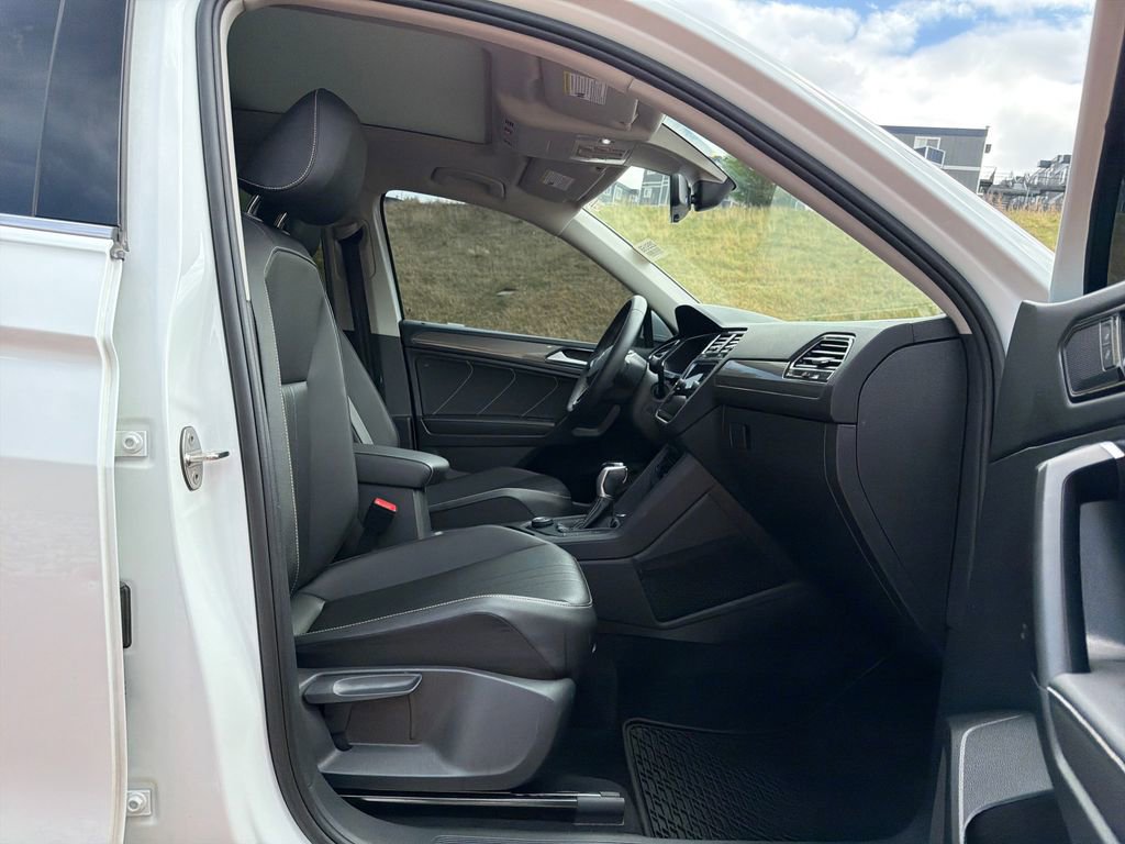 Used 2022 Volkswagen Tiguan SE AWD/4WD image 33