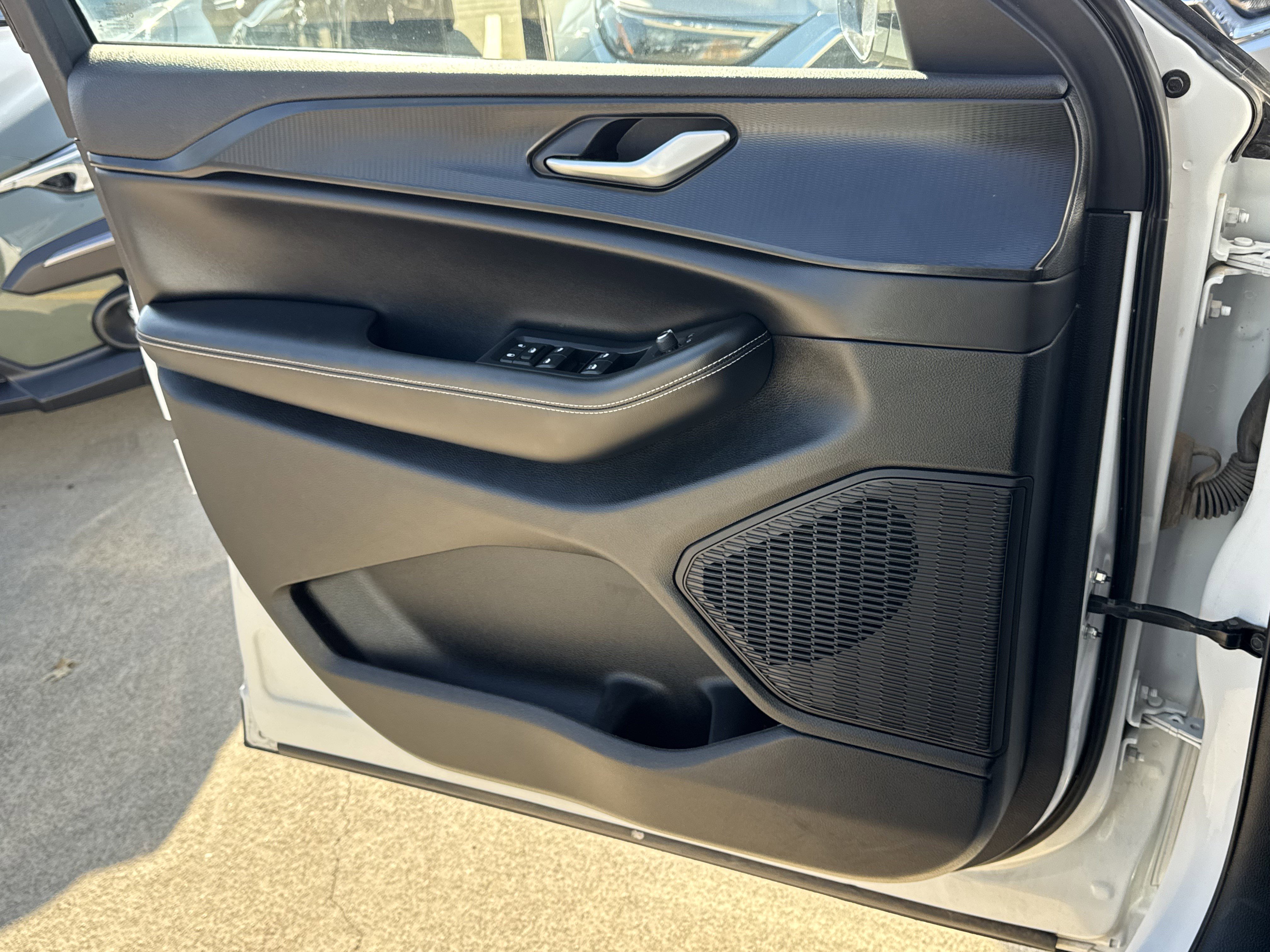 Used 2024 Jeep Grand Cherokee L Altitude image 24