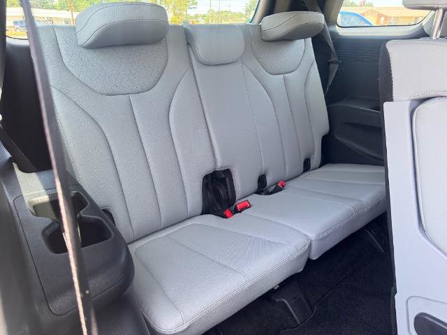 Used 2022 Hyundai Palisade SEL w/ 8P Bench Seat Package AWD/4WD image 16