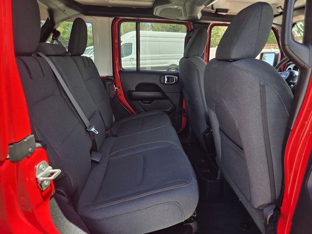 Used 2025 Jeep Wrangler Unlimited Sahara AWD/4WD image 20