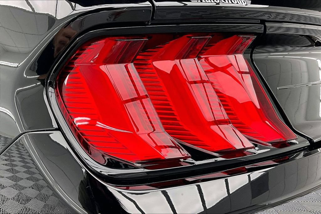 Certified 2022 Ford Mustang Shelby GT500 w/ Carbon Fiber Track Pack RWD image 28