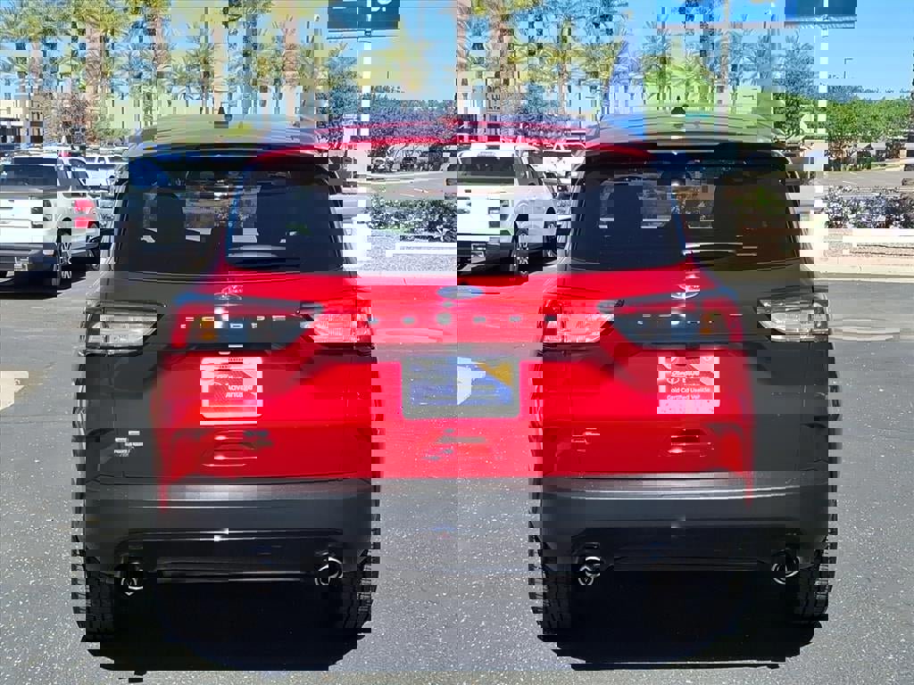 Certified 2022 Ford Escape SE w/ SE Sport Appearance Package image 4