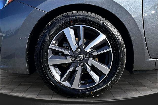 Used 2023 Nissan Versa SV image 14