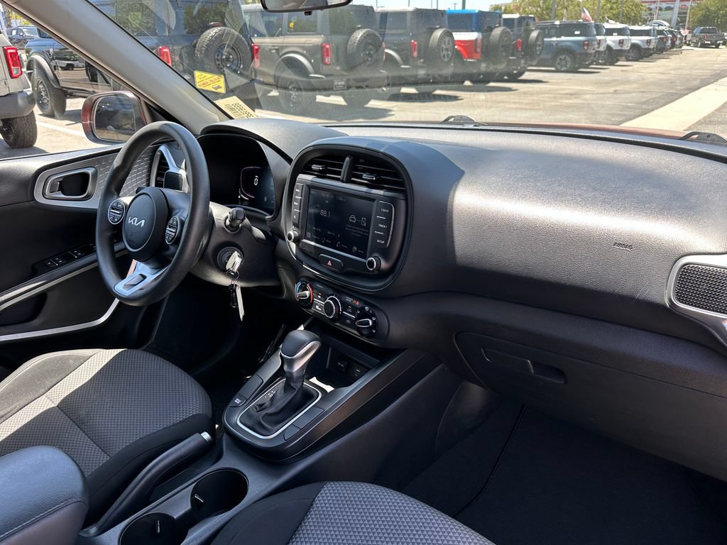 Used 2024 Kia Soul LX w/ Option Group 015 FWD image 15