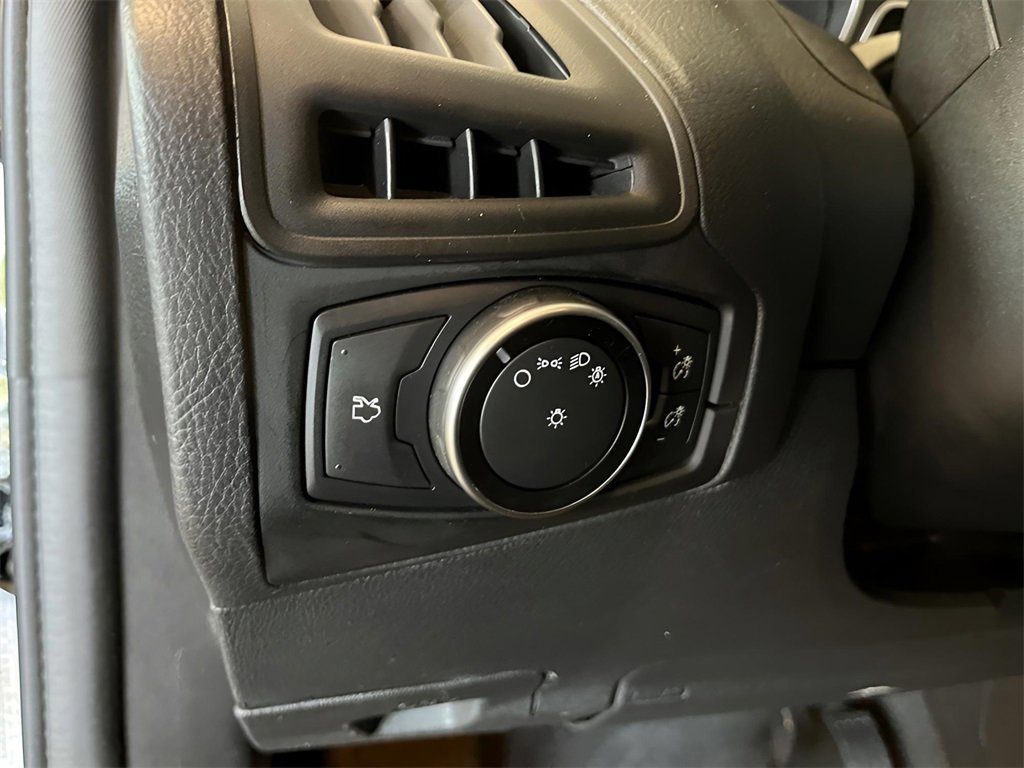 Certified 2018 Ford Focus SE image 17