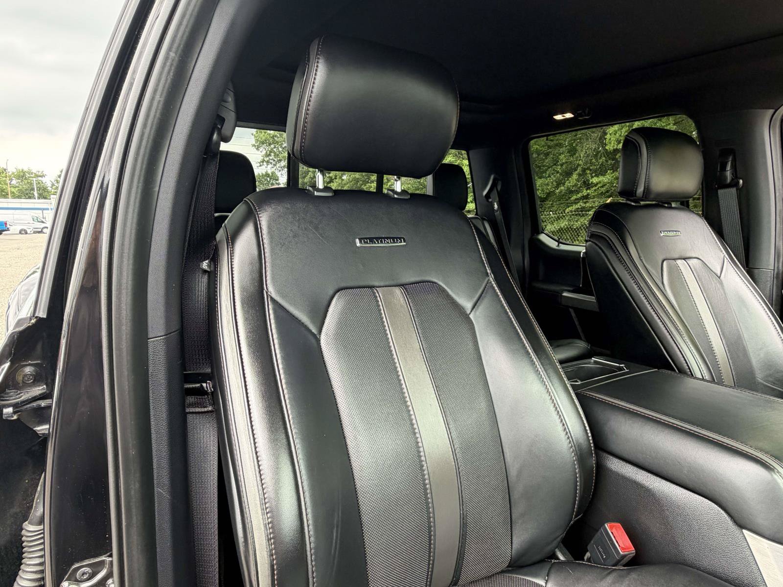 Certified 2019 Ford F450 Platinum w/ Platinum Ultimate Package AWD/4WD image 29