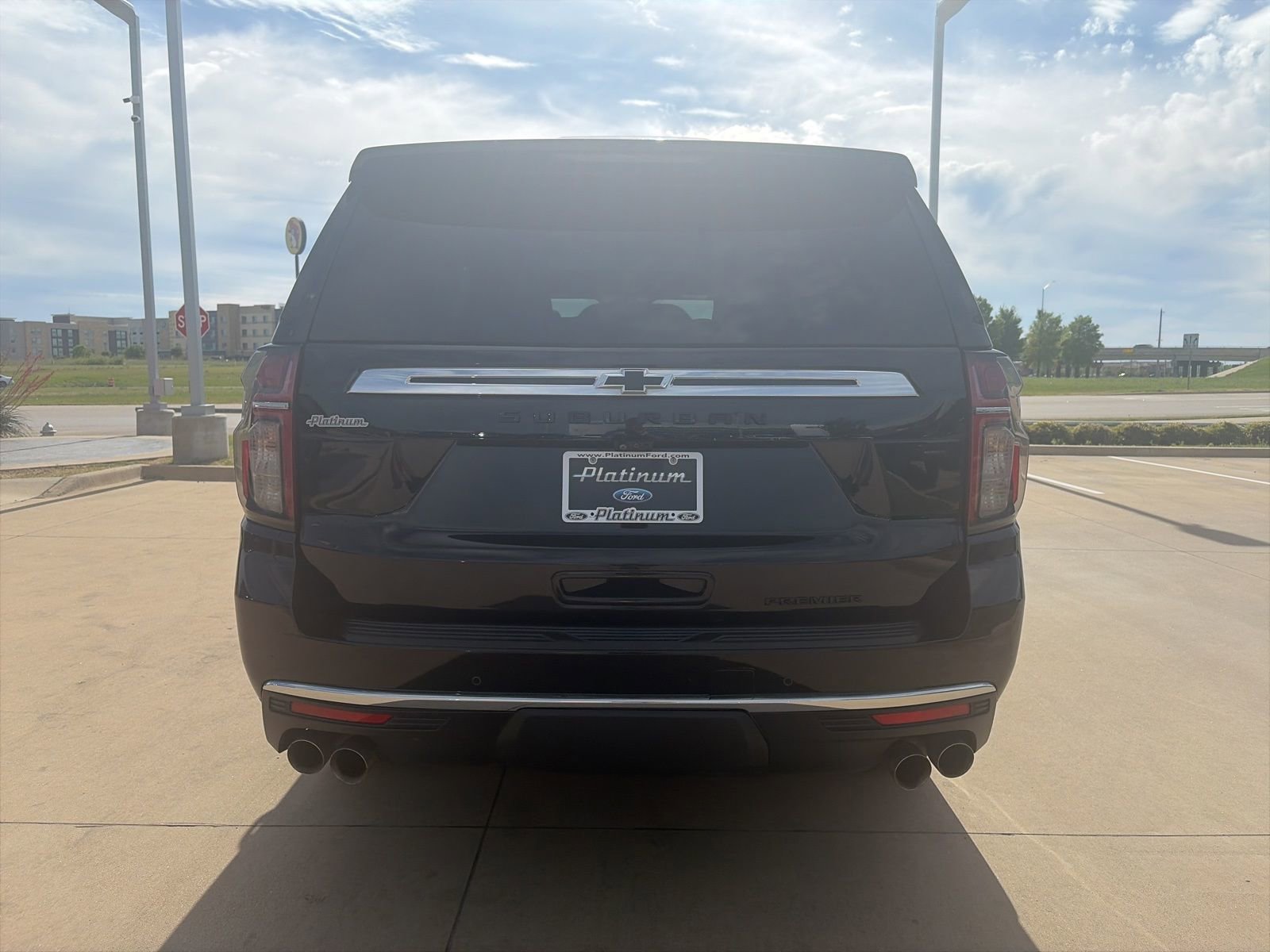 Used 2021 Chevrolet Suburban Premier w/ Premium Package RWD image 4
