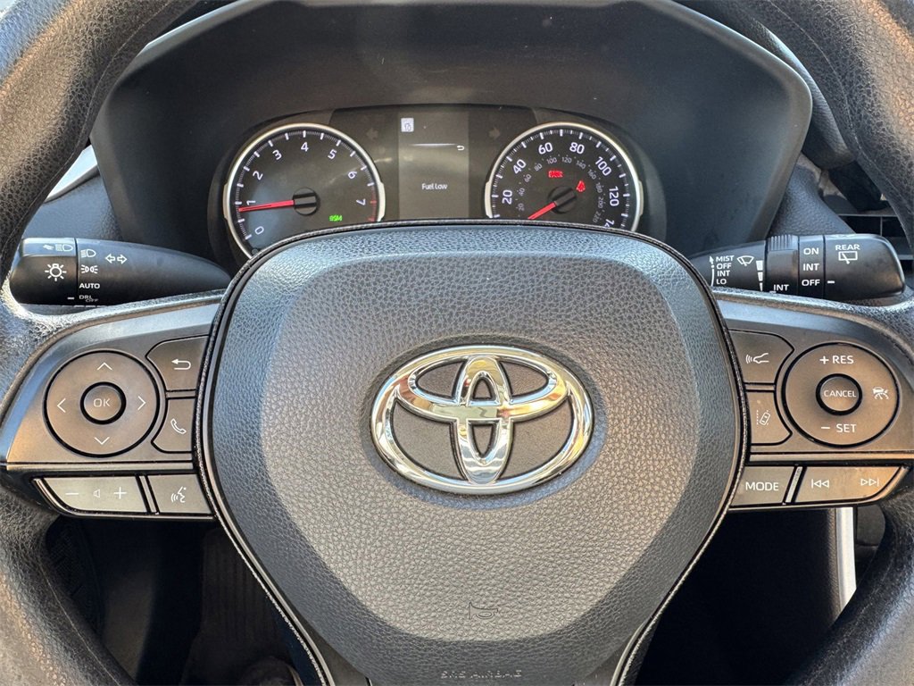 Used 2022 Toyota RAV4 XLE image 21