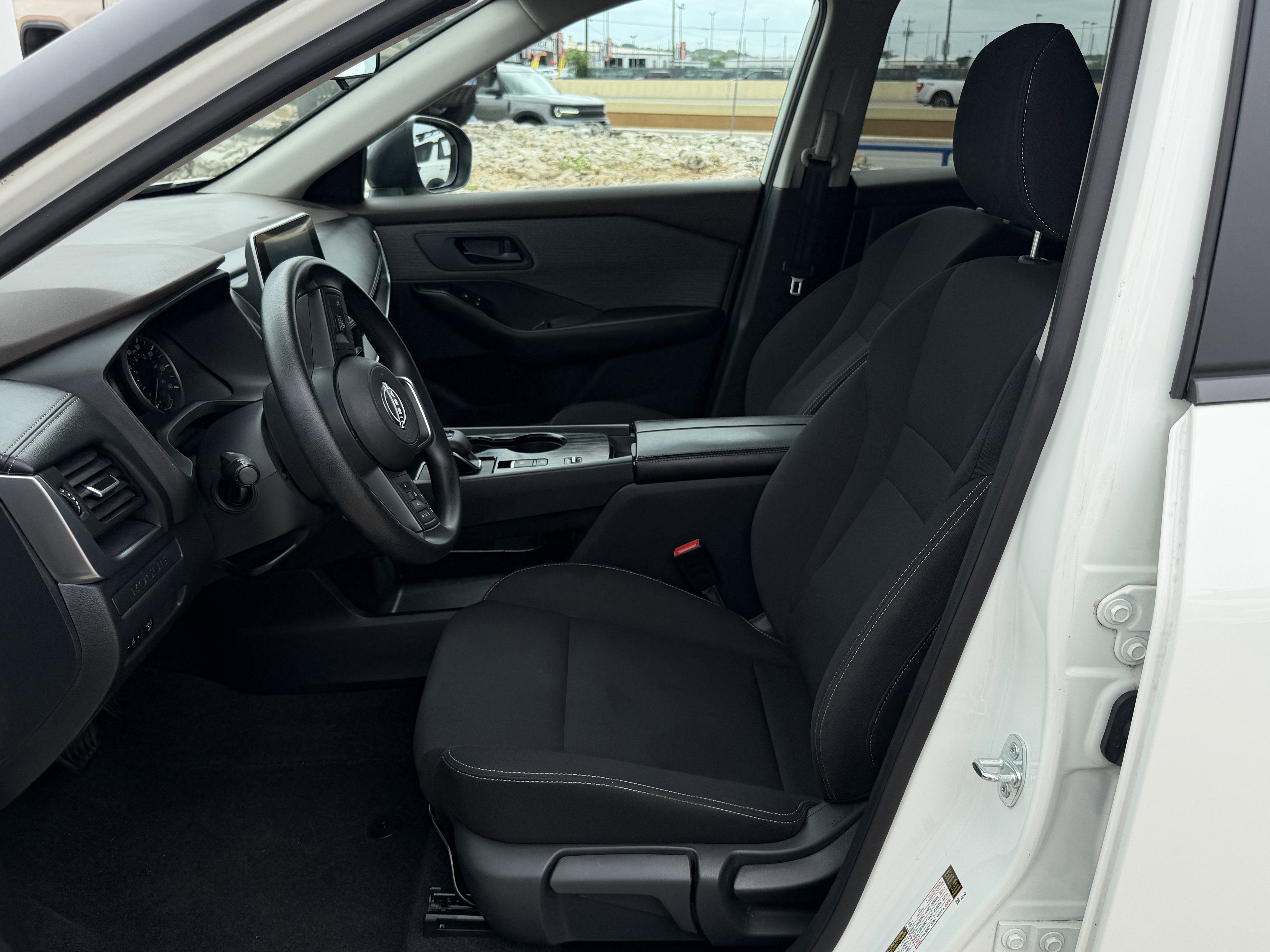 Used 2023 Nissan Rogue S FWD image 13