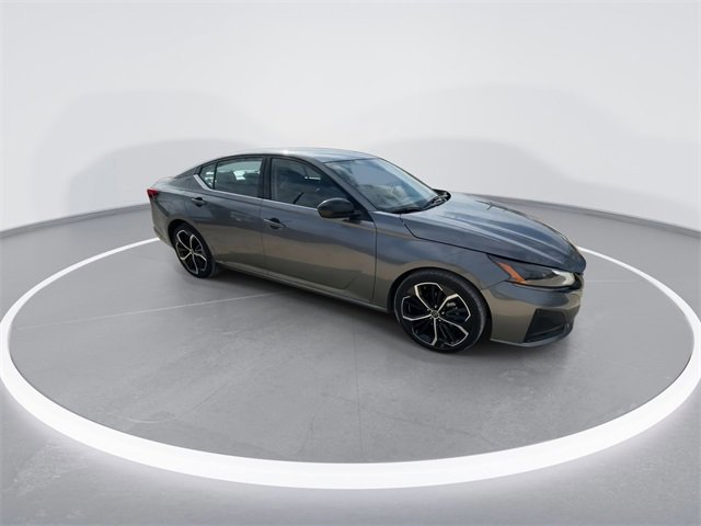 Used 2024 Nissan Altima 2.5 SR image 3