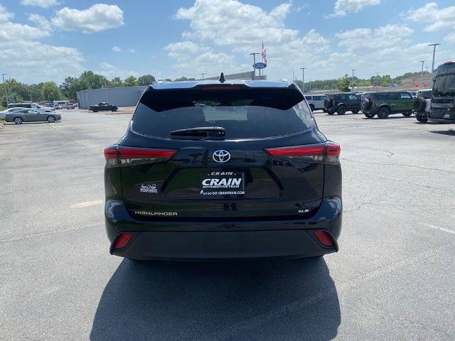 Used 2022 Toyota Highlander XLE FWD image 6