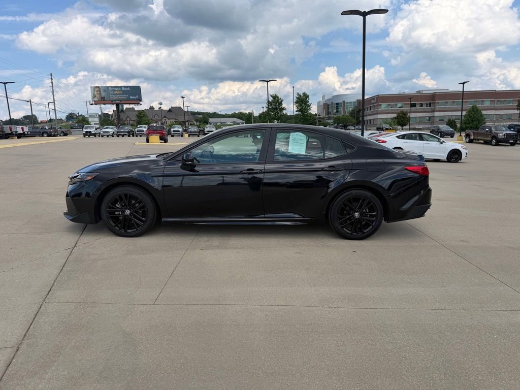 Used 2025 Toyota Camry SE FWD image 8