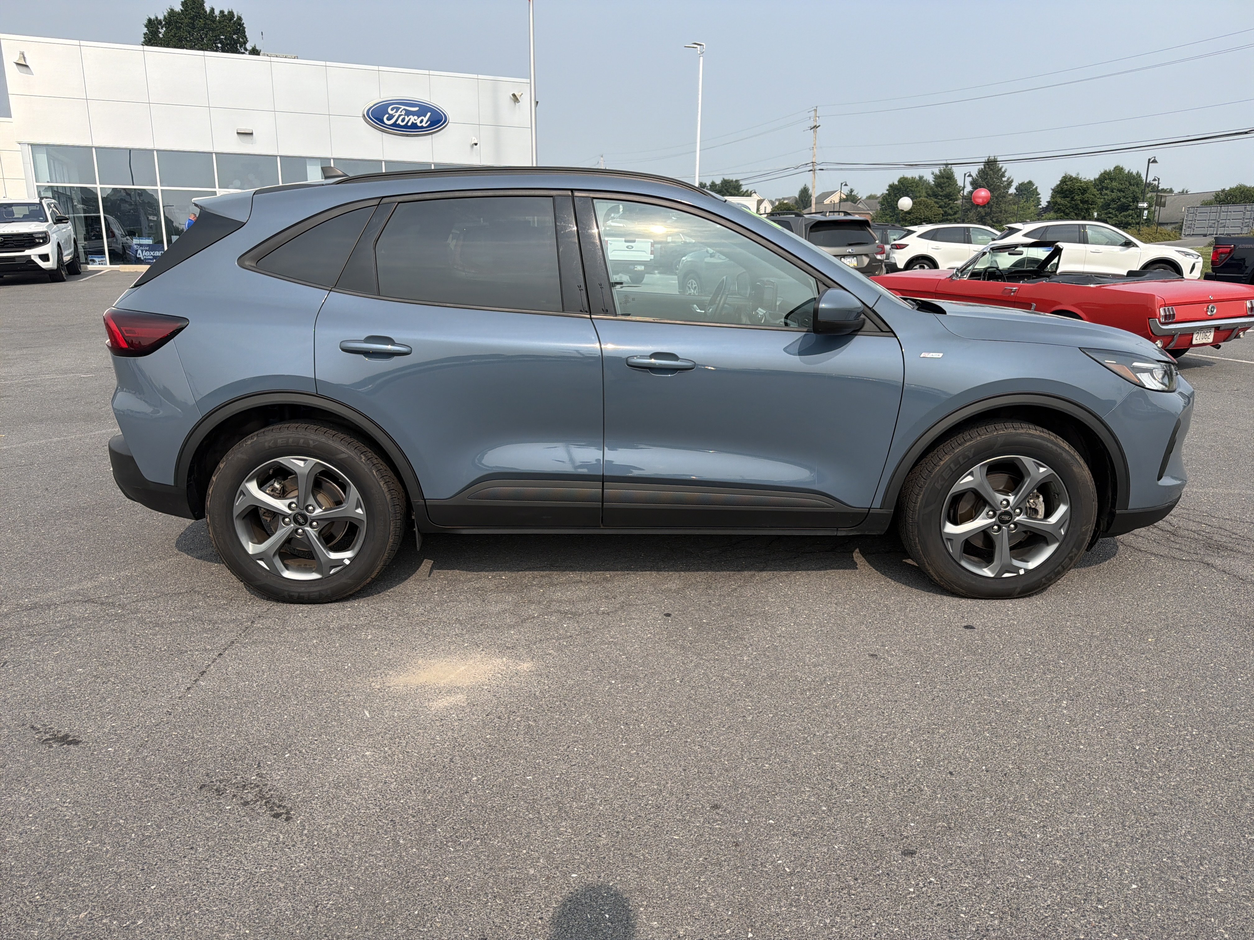 Certified 2025 Ford Escape ST-Line Select AWD/4WD image 2