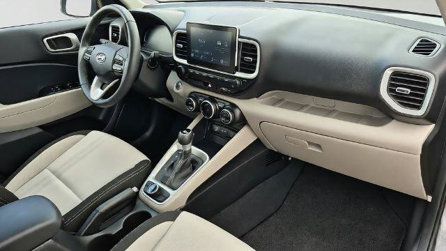 Used 2025 Hyundai Venue SEL FWD image 28