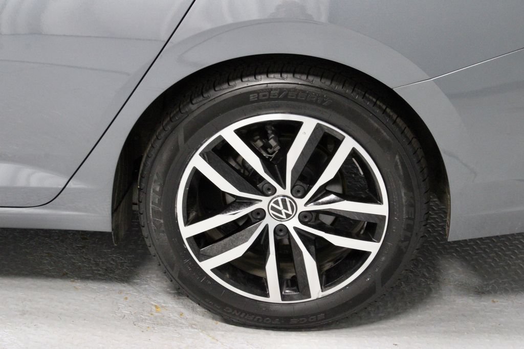 Used 2025 Volkswagen Jetta SE FWD image 18