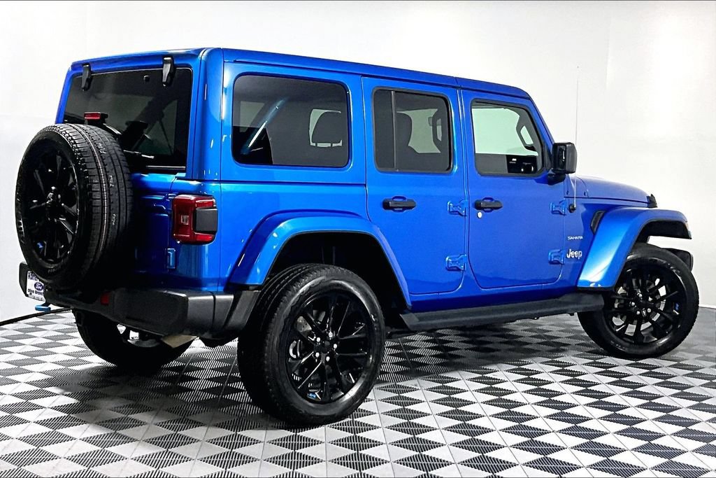 Used 2023 Jeep Wrangler Unlimited Sahara w/ Cold Weather Group AWD/4WD image 12