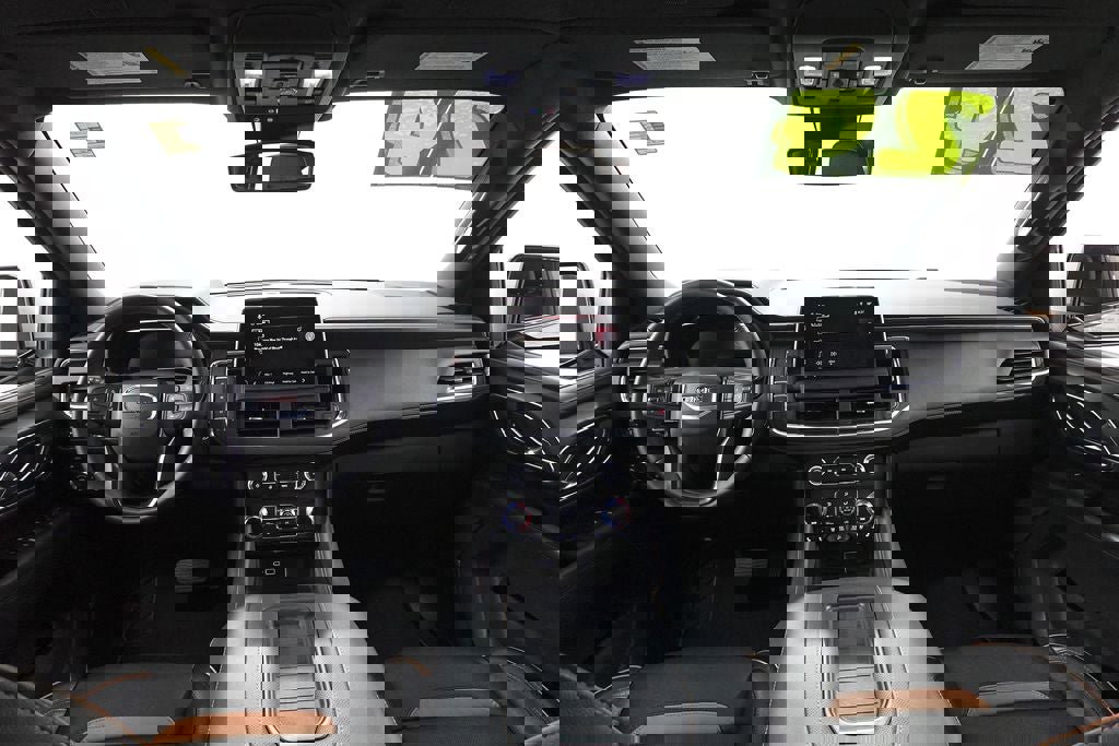 Used 2024 GMC Yukon AT4 w/ Technology Package image 7