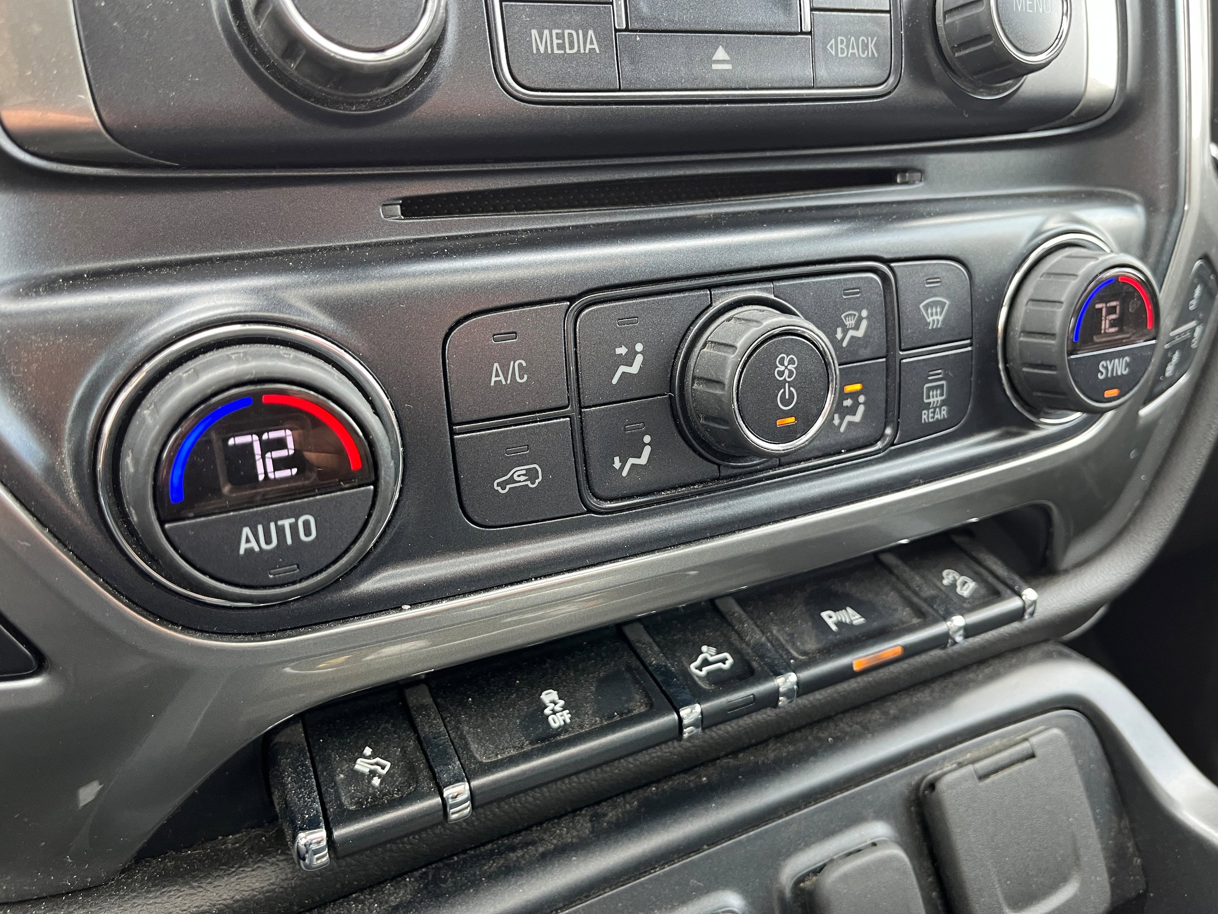 Used 2018 Chevrolet Silverado 1500 LTZ Z71 w/ Redline Edition AWD/4WD image 19