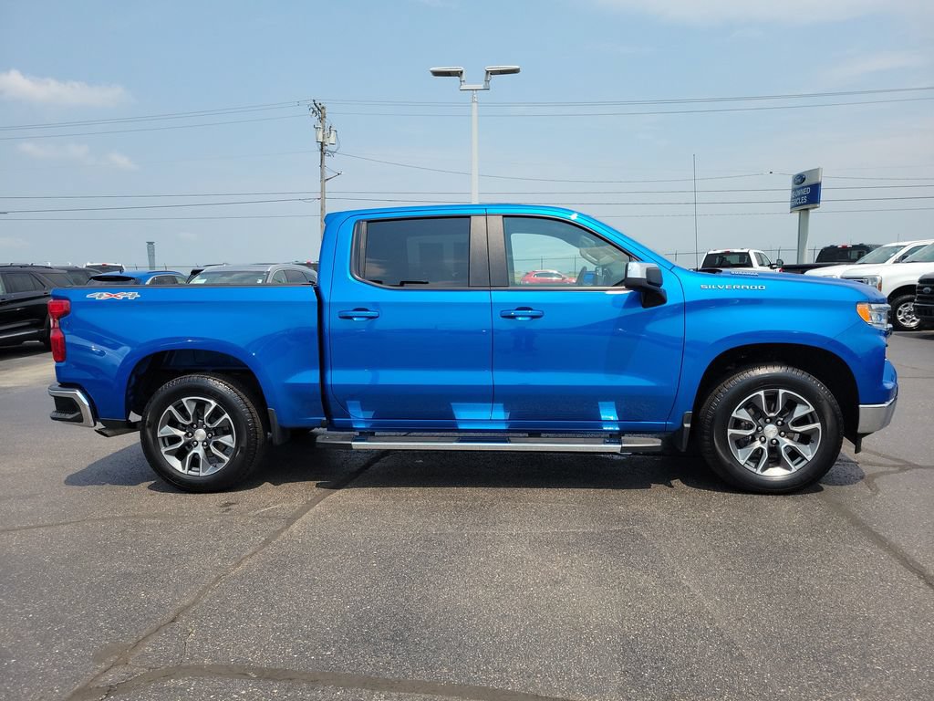 Used 2023 Chevrolet Silverado 1500 LT AWD/4WD image 3