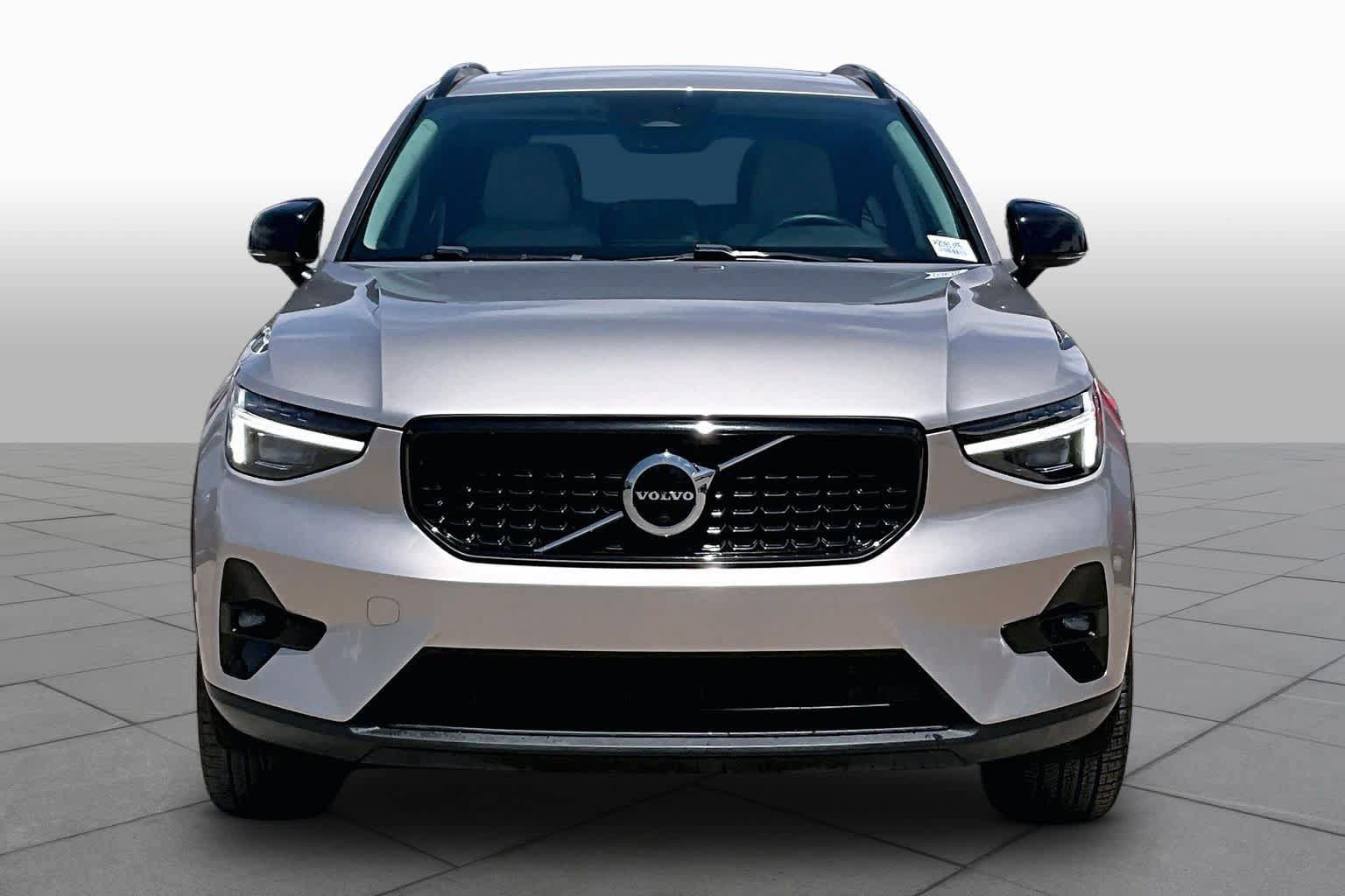 Used 2023 Volvo XC40 B5 Ultimate w/ Climate Package AWD/4WD image 4