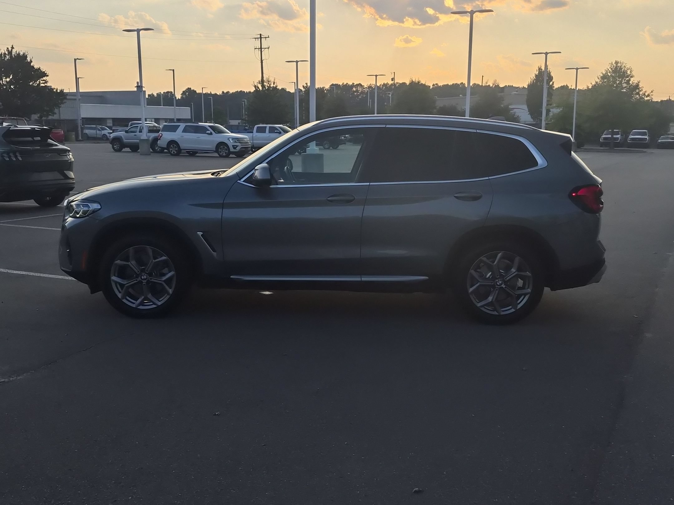 Used 2023 BMW X3 xDrive30i w/ Premium Package w/ZPA AWD/4WD image 7