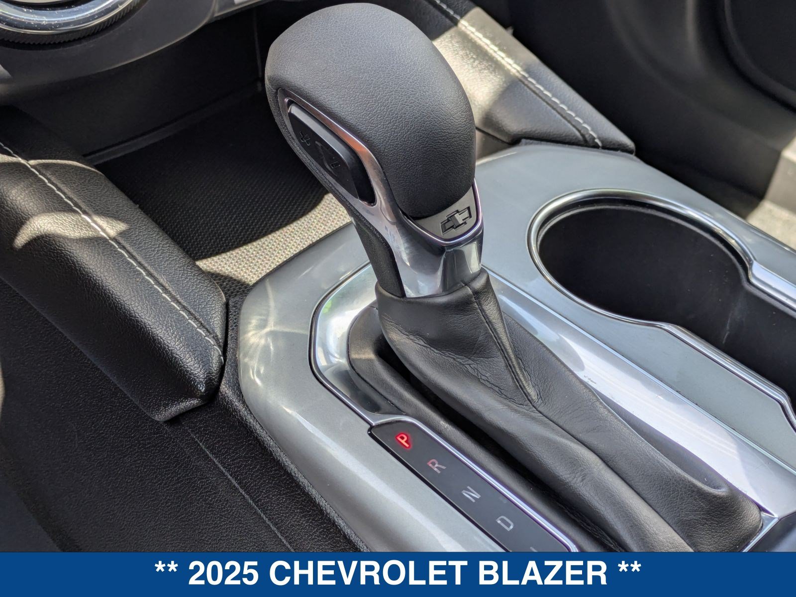 Used 2025 Chevrolet Blazer LT FWD image 32