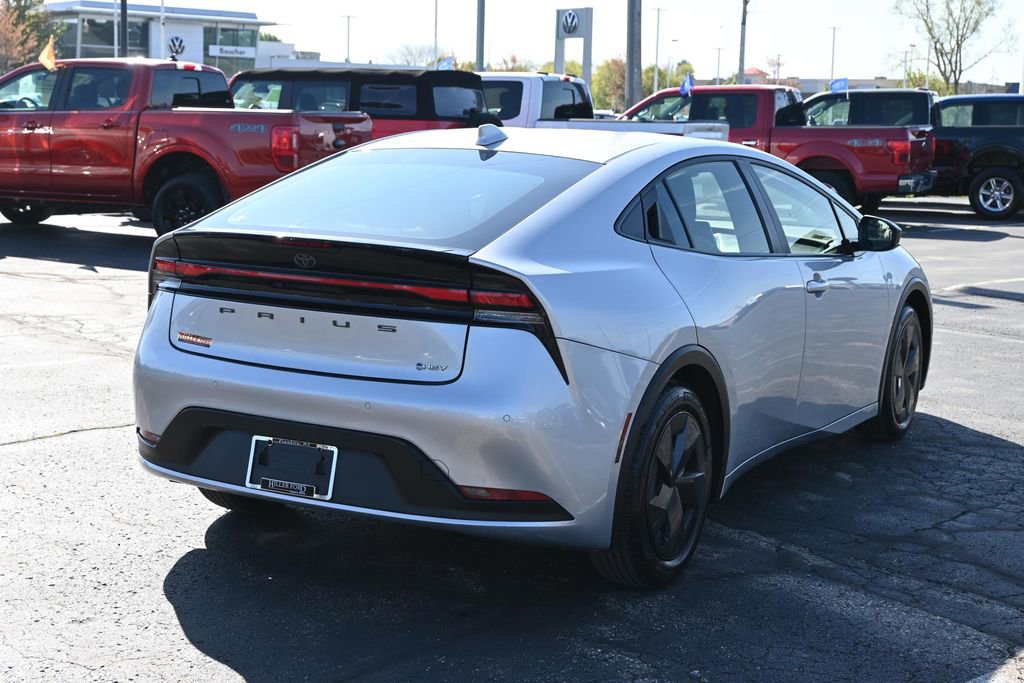 Used 2024 Toyota Prius LE FWD image 9