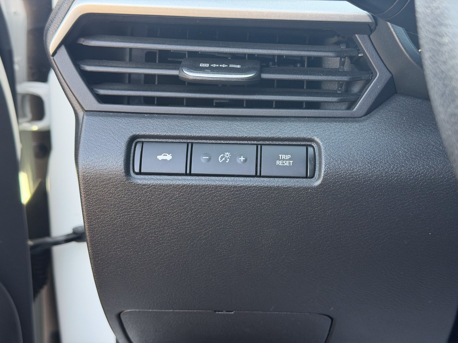 Used 2024 Nissan Altima 2.5 SV FWD image 28