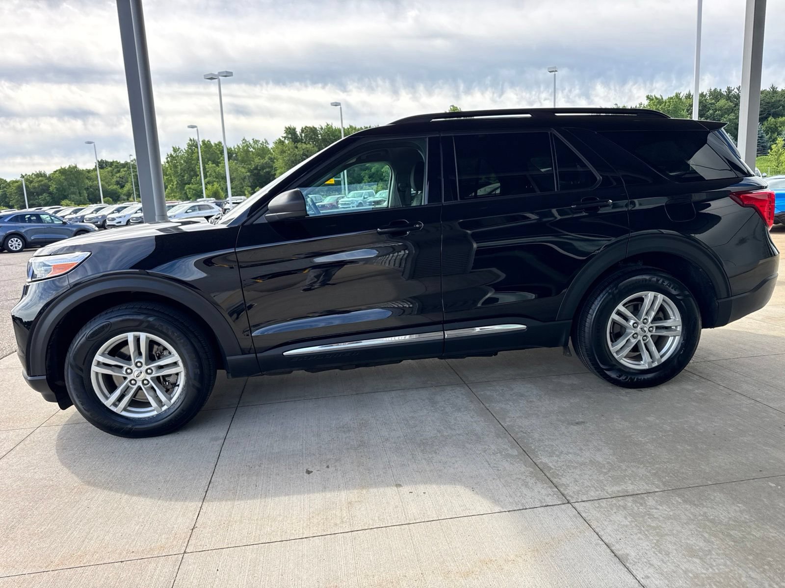 Certified 2023 Ford Explorer XLT AWD/4WD image 4