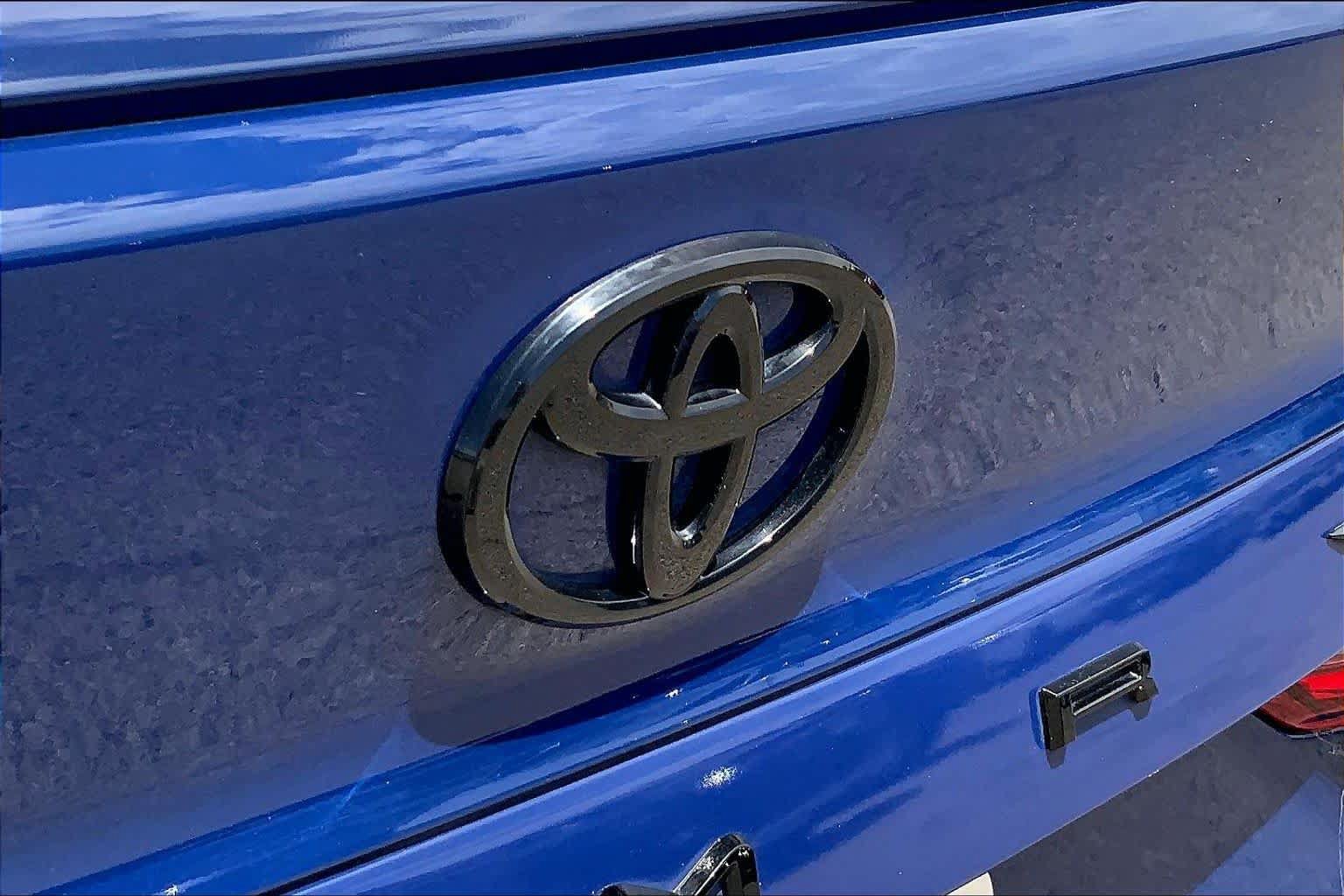Used 2025 Toyota Camry SE w/ Convenience Package FWD image 10