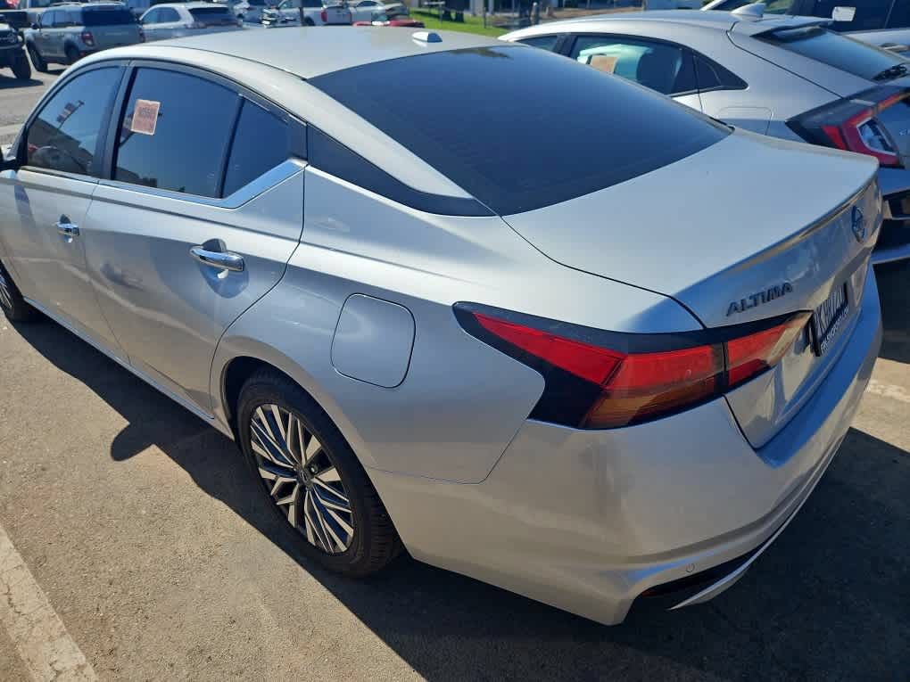 Used 2023 Nissan Altima 2.5 SV w/ SV Premium Package FWD image 6