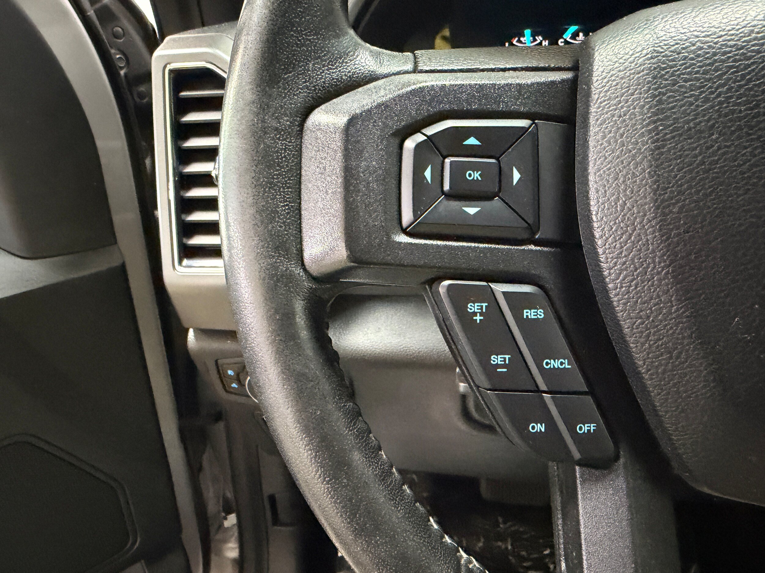 Certified 2019 Ford F150 XLT w/ Equipment Group 302A Luxury AWD/4WD image 18