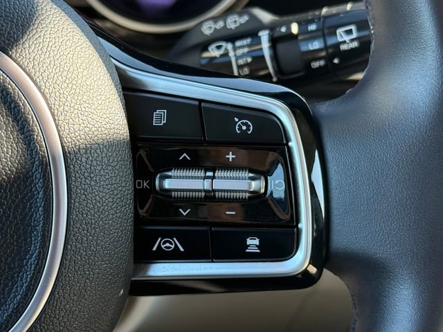 Used 2024 Kia Carnival EX FWD image 20