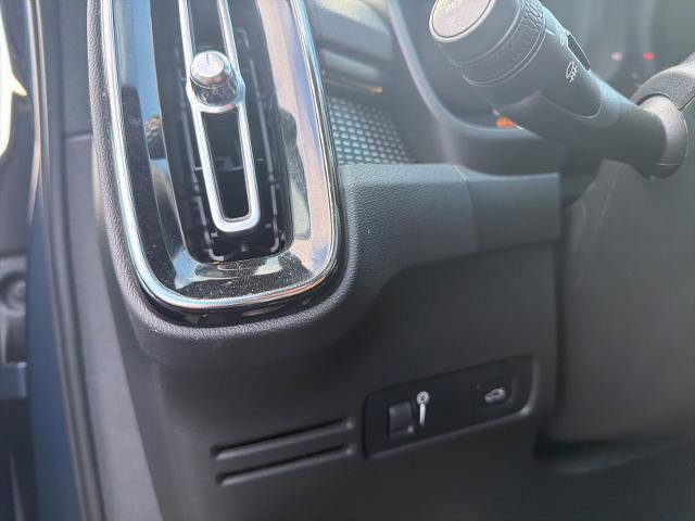 Used 2022 Volvo XC40 P8 Recharge Plus image 23