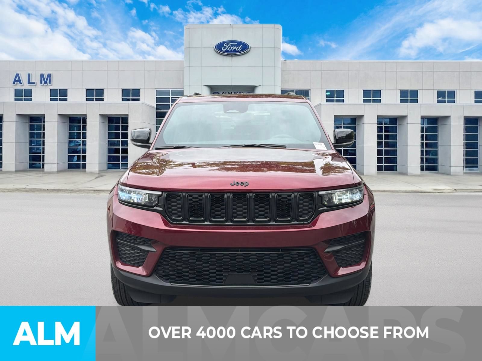 Used 2025 Jeep Grand Cherokee Altitude AWD/4WD image 2