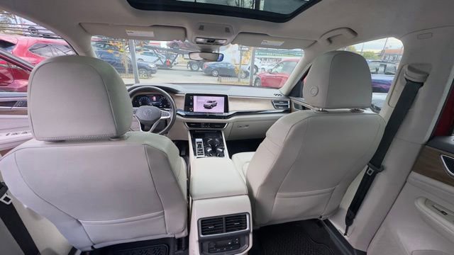 Used 2024 Volkswagen Atlas SE w/ Panoramic Sunroof Package image 23