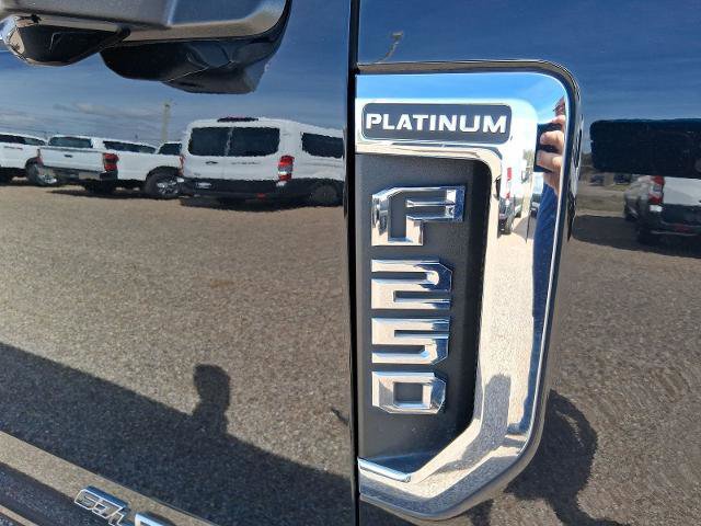 Certified 2022 Ford F250 Platinum w/ FX4 Off-Road Package image 9