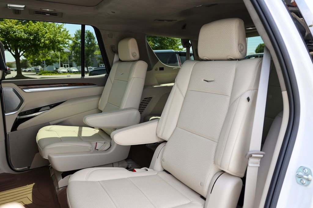 Used 2025 Cadillac Escalade Premium Luxury Platinum AWD/4WD image 39