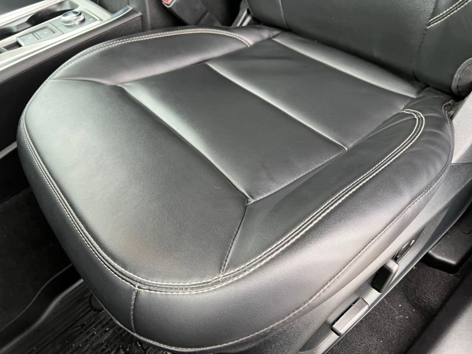 Certified 2022 Ford Explorer XLT w/ Equipment Group 202A image 16