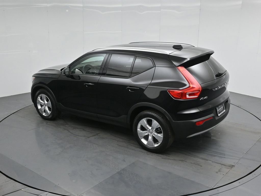 Used 2022 Volvo XC40 T5 Momentum image 40