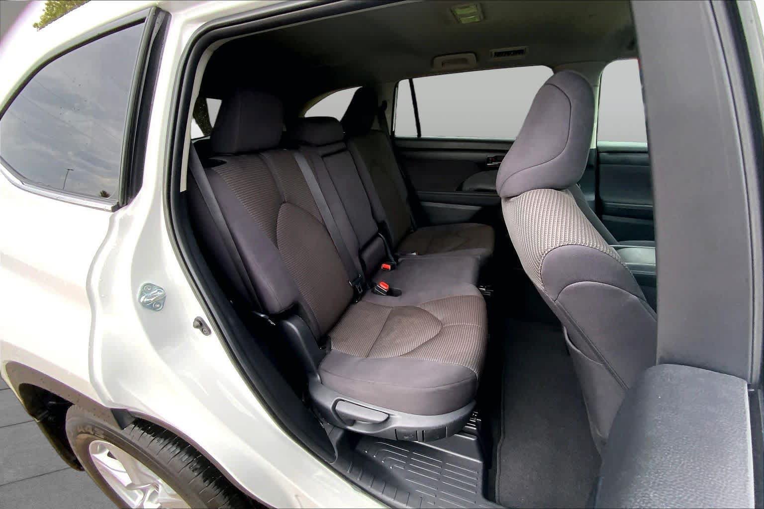 Used 2025 Toyota Highlander LE AWD/4WD image 20