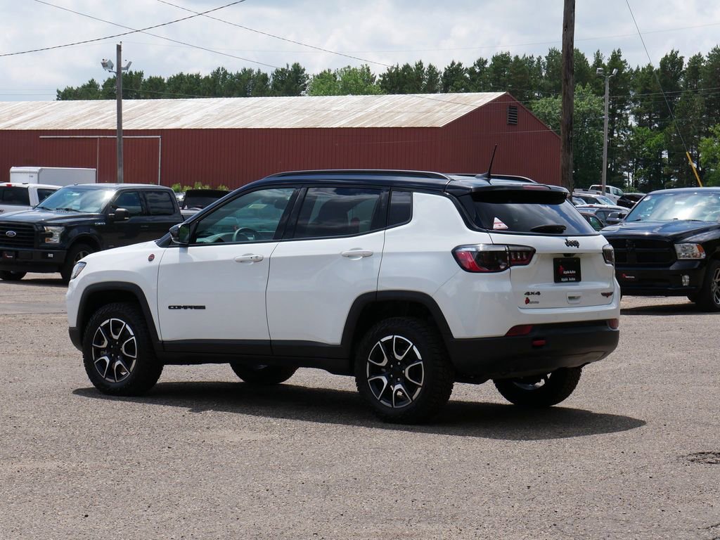 Used 2024 Jeep Compass Trailhawk AWD/4WD image 4