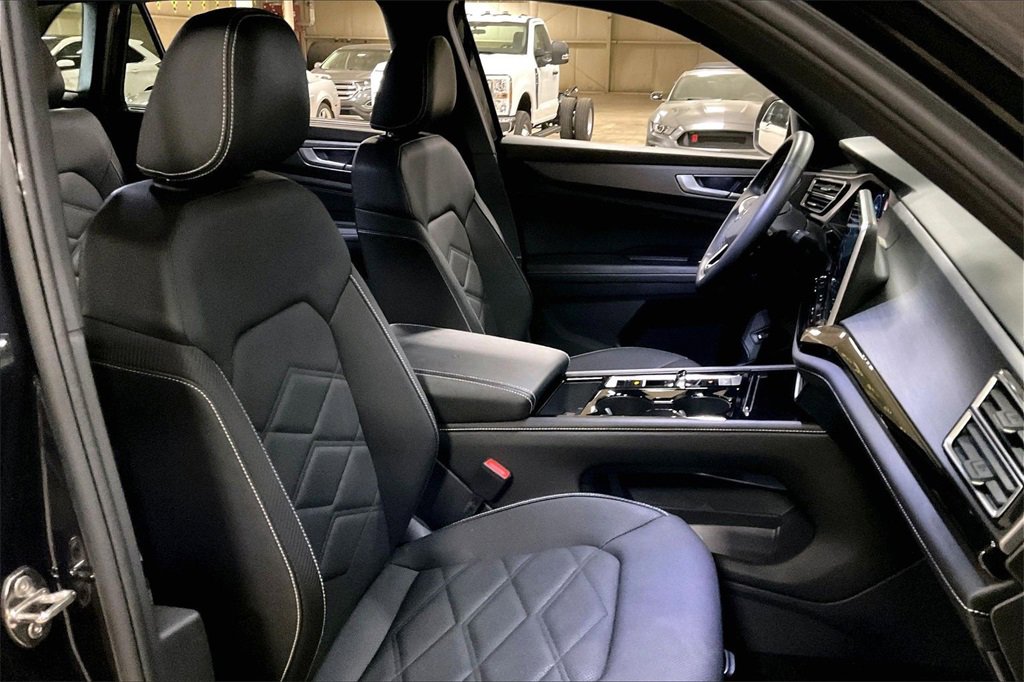 Used 2025 Volkswagen Atlas Cross Sport SE image 7