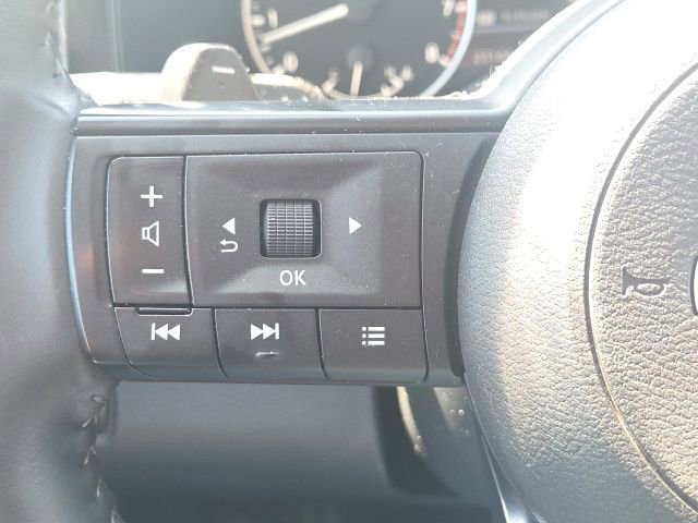 Used 2025 Nissan Pathfinder SV FWD image 38