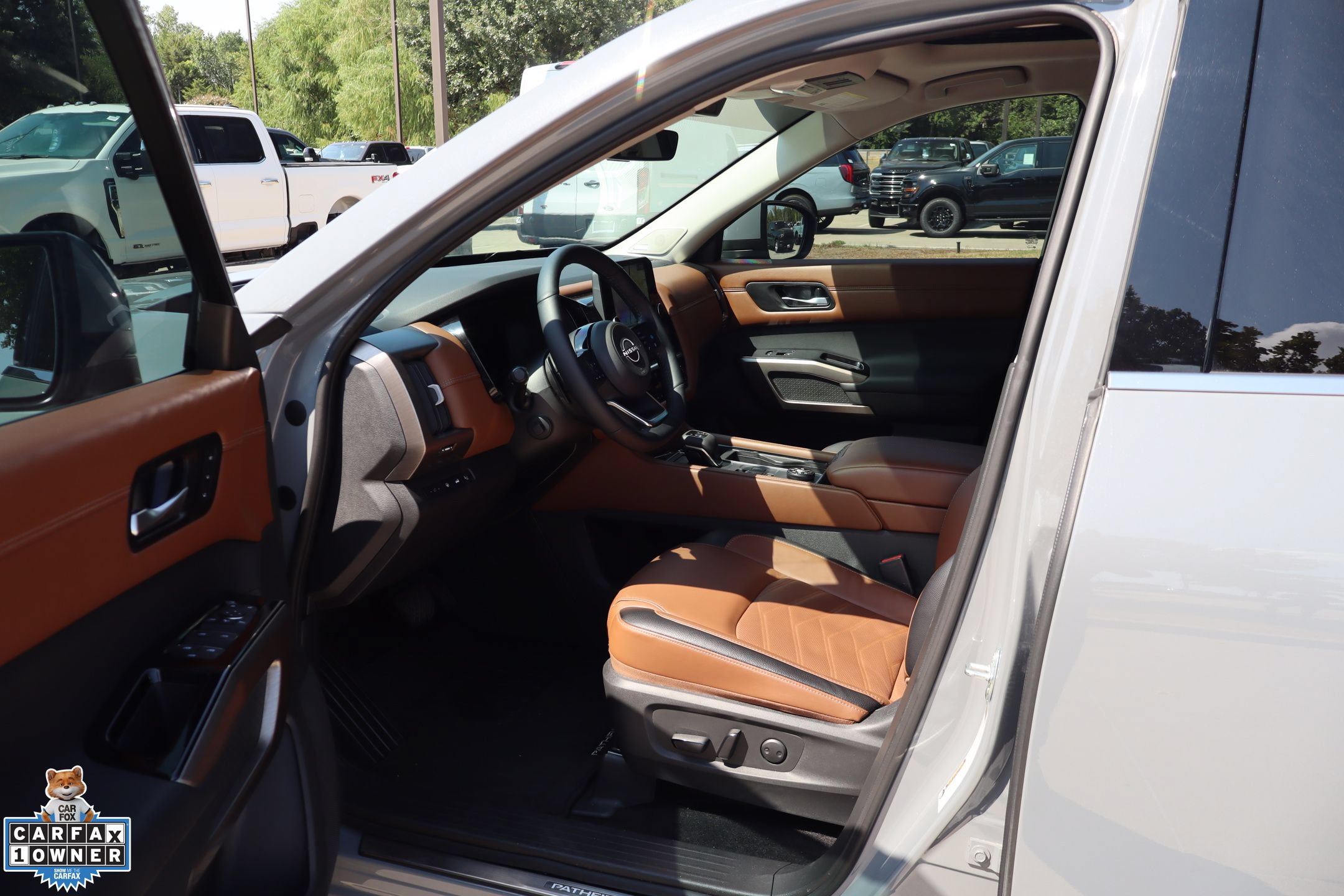 Used 2024 Nissan Pathfinder Platinum w/ Lighting Package (N92) AWD/4WD image 25